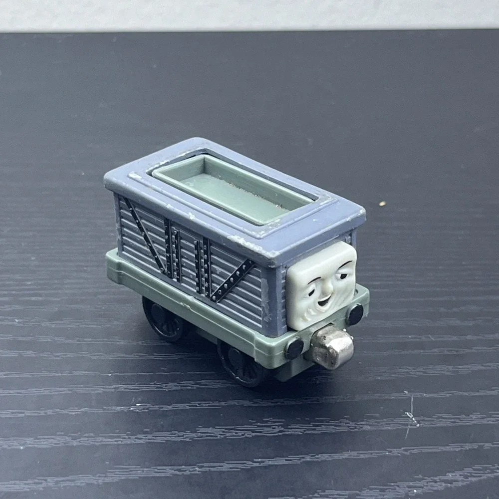 Thomas & Friends Troublesome Truck Flip Coal Take Along 2002 Die-Cast Train Car